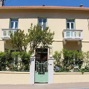 villa-regina.fr-provencehotel.com/